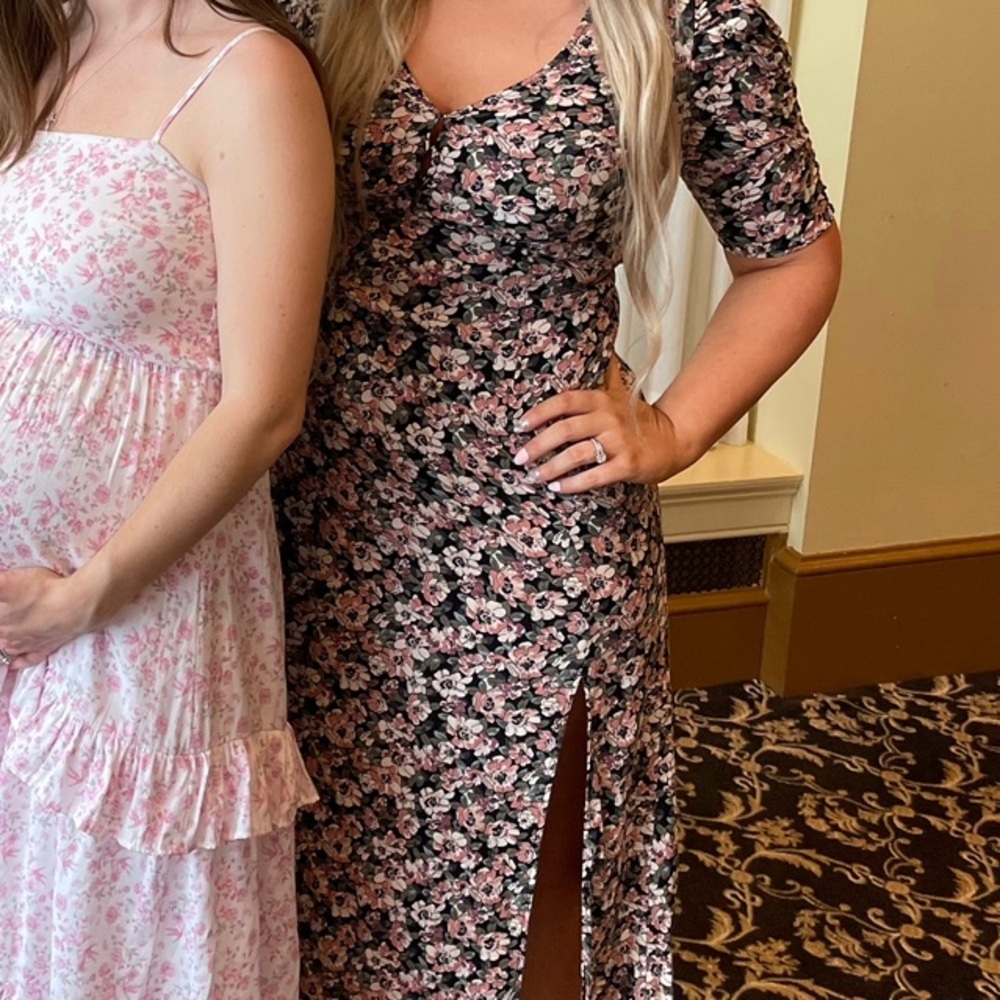 Floral Puff-Sleeve Midi Dress in Pink and Black - Picture 7 of 7